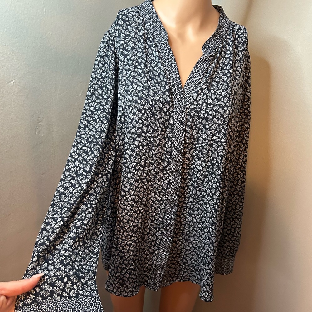 ann taylor loft button down floral blouse size xl navy & white great condition